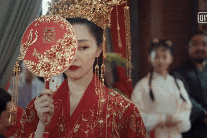 蒋勤勤|16位古装美人掀开红盖头，谁惊为天人，谁让你想反手盖回去？