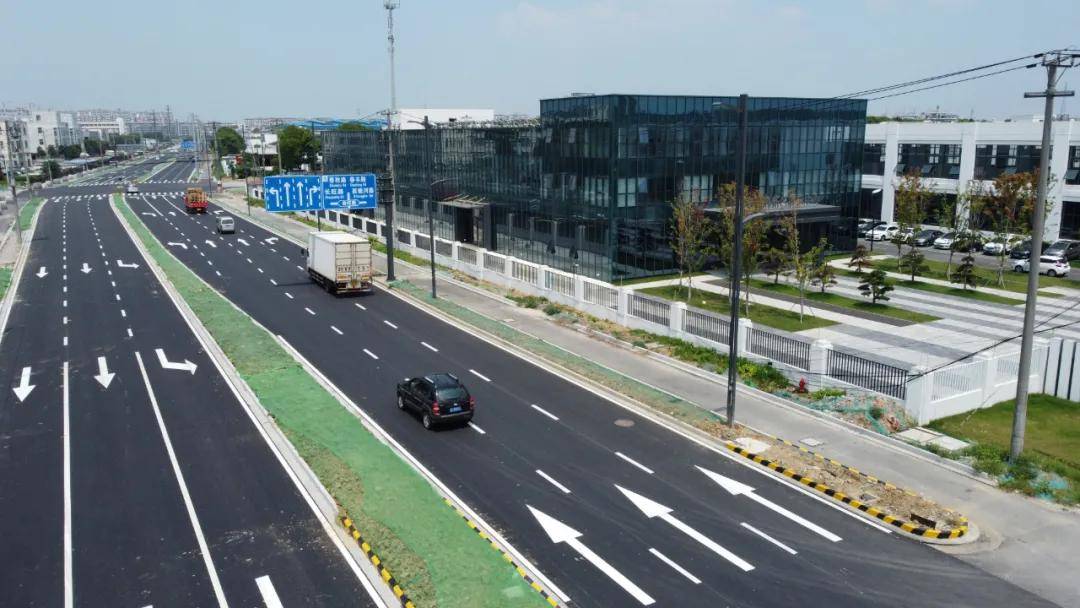 据悉,冯梦龙大道沿线的人行道,非机动车道,交通安全设施以及绿化景观