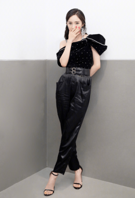 黑色|有种“相同品味”叫杨幂王鸥,穿同款红裙现身,终于懂了刘恺威