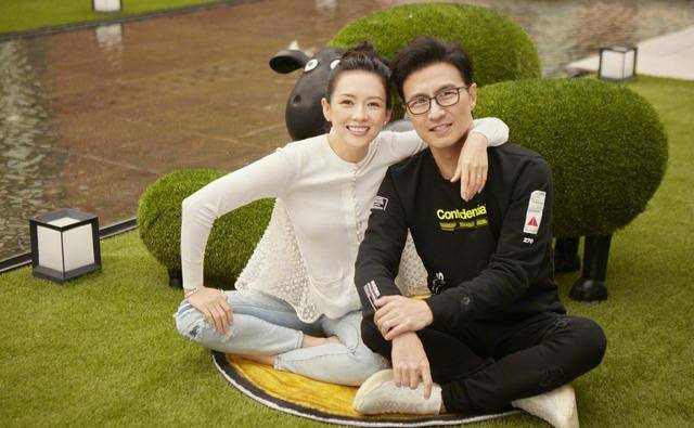 身材|章子怡一家采摘，穿黄T配牛仔不光自己美，把俩女儿也拾掇得洋气