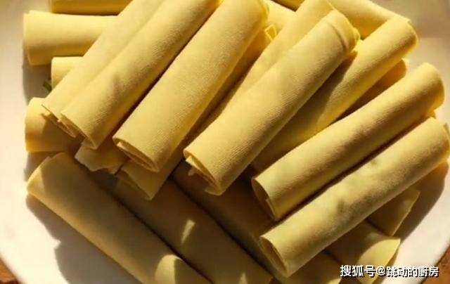 葱花|剩米饭新吃法,拌一拌,卷一卷,简单一做,就变成孩子喜欢的早餐