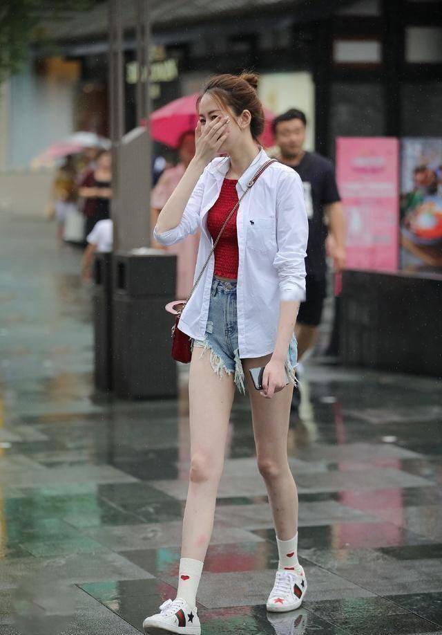 高跟鞋|魅力动人的打底裤装扮很有时尚感，不用多花心思，端庄大气