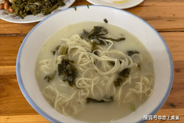 干絲|江蘇大哥賣奇葩早餐，6元1碗連骨帶鱗一起燉，鹽城人天天驅(qū)車來吃