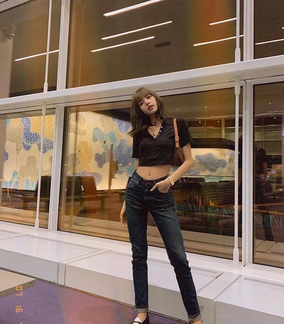 什么|夏天乱穿衣也不能少露脐装，Lisa穿的太棒，我真不嫉妒她51cm的腰