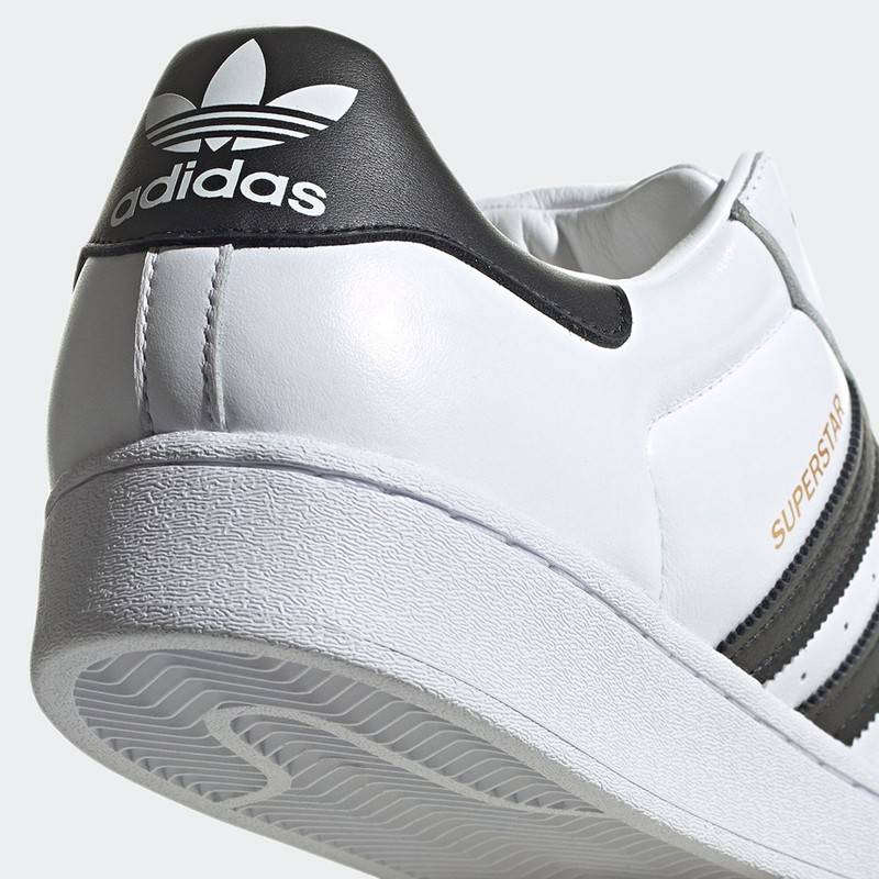 的设计|三叶草「龅牙鞋」实物曝光！网友：求求来点阳间的…