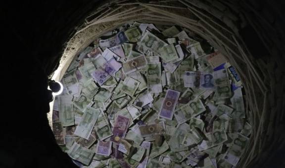 1800多年的汉墓古井，竟然见钱眼开，谜底至今未能揭开