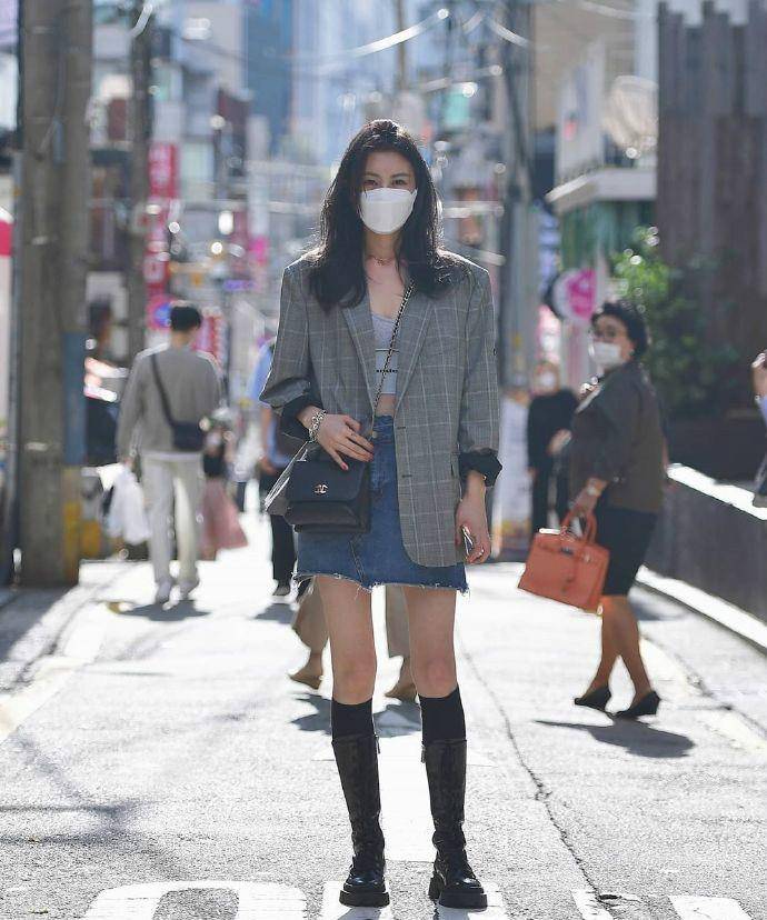 身材|到了首尔街头才知道，西装才是时髦女孩最爱，“懒妹”照着穿就够