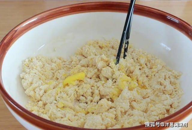 面团|两颗鸡蛋一碗面，给儿子做了无水无油小零食，暄软香甜，超级好吃