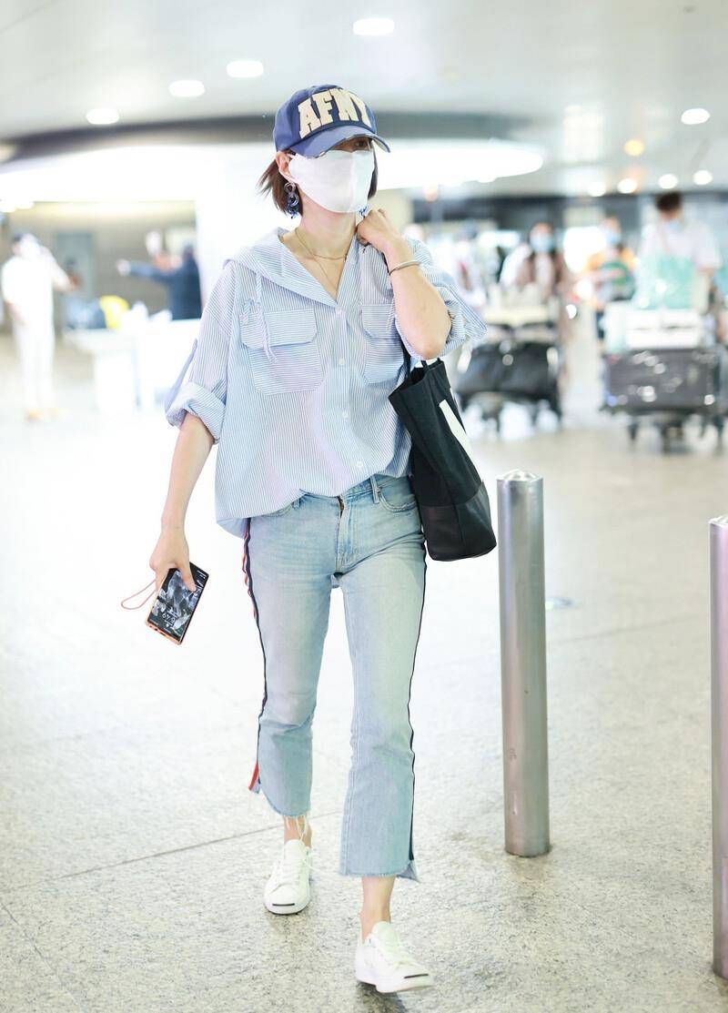 喇叭裤|马伊琍难掩“高级气质”，穿条纹衬衫配喇叭裤走机场，减龄又气质