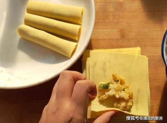 葱花|剩米饭新吃法,拌一拌,卷一卷,简单一做,就变成孩子喜欢的早餐