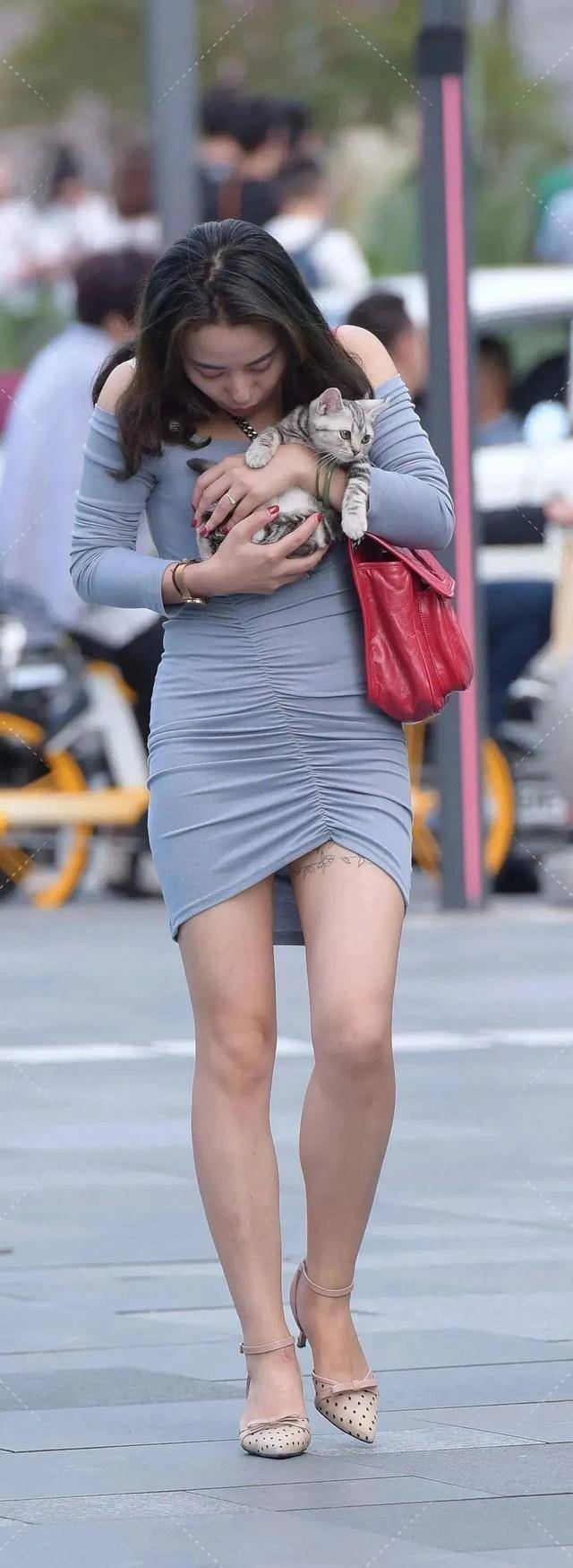 黑色|青春朝气的连衣裙穿搭减龄显气质，体现完美状态，甜美温婉