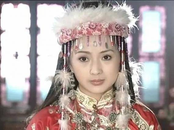 原创于月仙车祸细节公开凌晨三点和骆驼相撞车棚顶被掀开