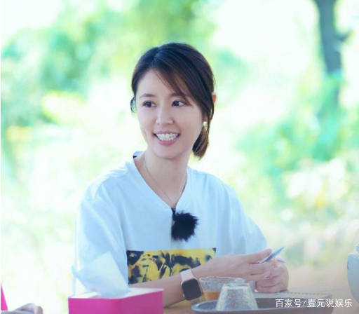 卫衣|霍建华溜娃！小海豚继承林心如好衣品，卫衣配阔腿裤变时尚小达人