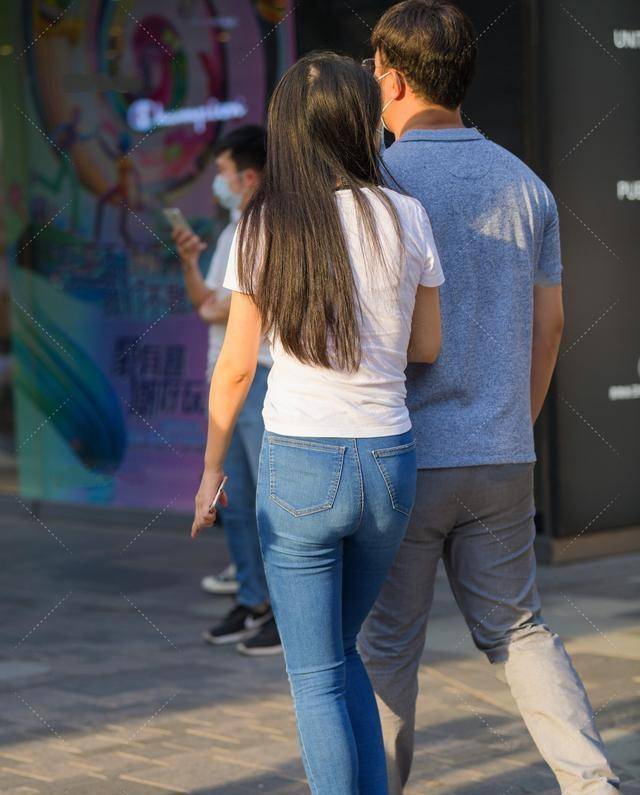 显得|瑜伽裤打扮不浮夸,显得特别乖巧甜美,带来美丽气质