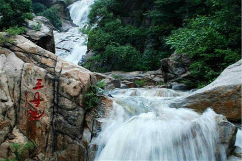 泰山祈福 泰山祈福景观 泰山王母赐福书法石刻 王母池