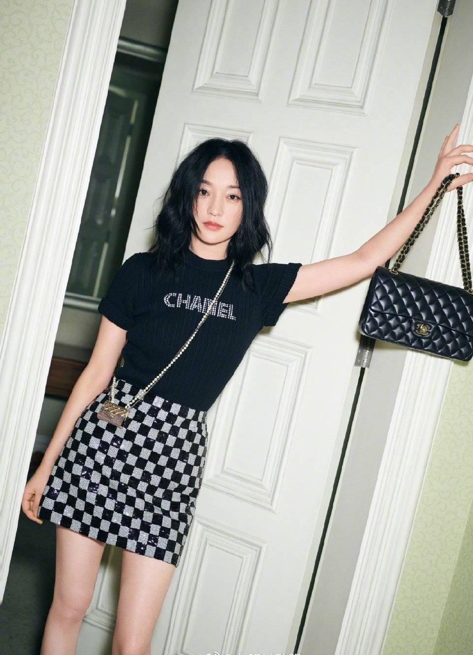 娜比|清纯甜姐蒋梦婕穿紧身透视裙撞衫Jennie，这样的她更有韵味了!