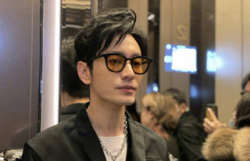 假发|不只是黄晓明，半个娱乐圈都“秃”了，连00后都跟假发片较上劲了