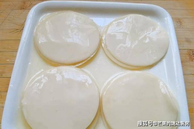 葱花|早餐别再吃油条了，1块钱饺子皮，一擀一卷，5分钟解决全家人早餐