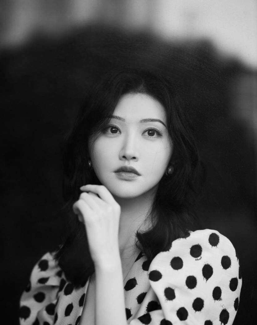 设计|难怪都说有气质的女人衣品不会太差！景甜这样穿搭，想难看都难