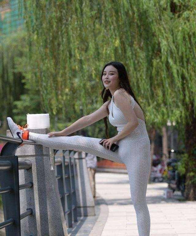 显得|打底裤不就可以秀腰秀腿，非常舒适感，温柔甜美