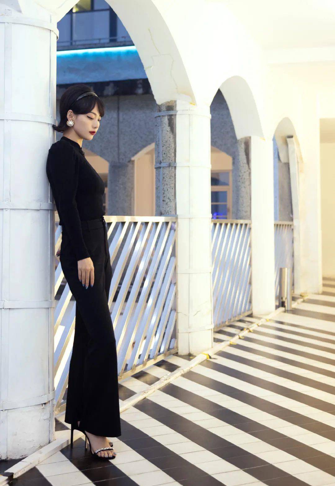 景甜|陶虹景甜的深V造型,真的又美又大胆