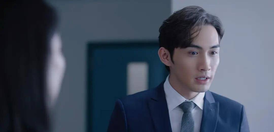 假发|不只是黄晓明，半个娱乐圈都“秃”了，连00后都跟假发片较上劲了