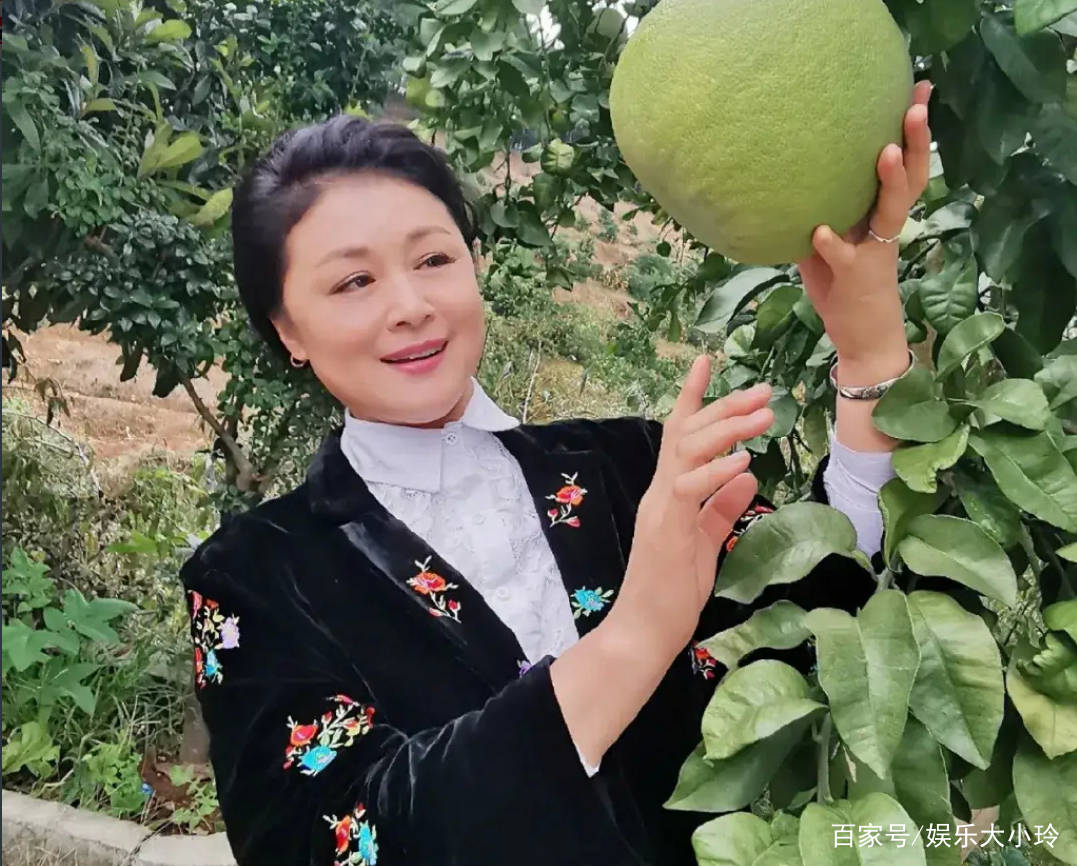 身份|“乡村爱情”长贵悼念谢大脚：长贵和黄世友都找不到挚爱的人了