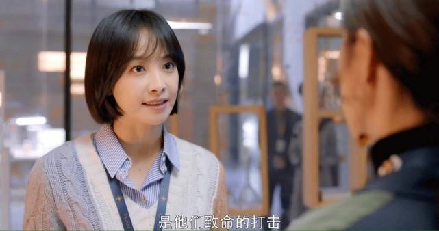 袁泉更|宋茜职场装比刘涛袁泉更火!穿紫色西装帅气十足,短发造型更霸气