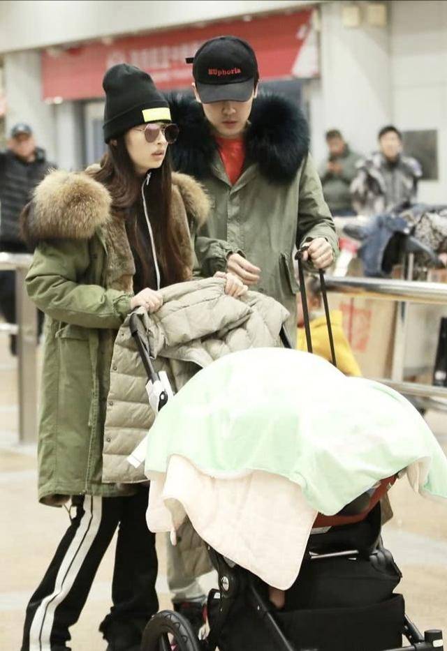 爱美|颖儿付辛博带娃现身，平时爱美的颖儿却穿大棉袄，只为配合老公