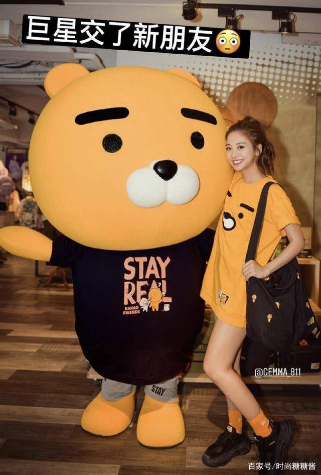 马尾|鬼鬼吴映洁开工就美翻！衬衫搭牛仔变元气少女，31岁娃娃脸像16岁