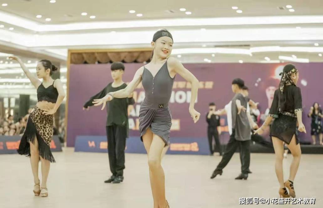 舞台|拉丁舞舞者为什么一定要大浓妆呢？