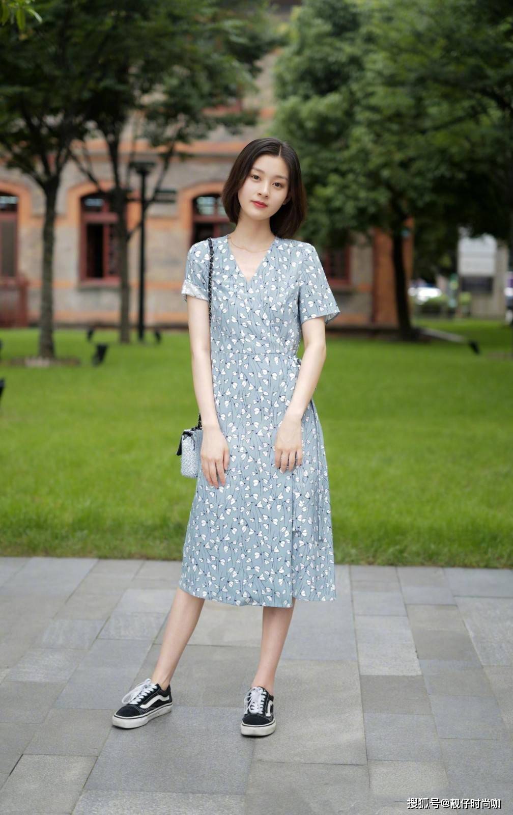 女孩子|选择好看的碎花连衣裙穿搭，摆脱乡土气息，化身都市丽人！