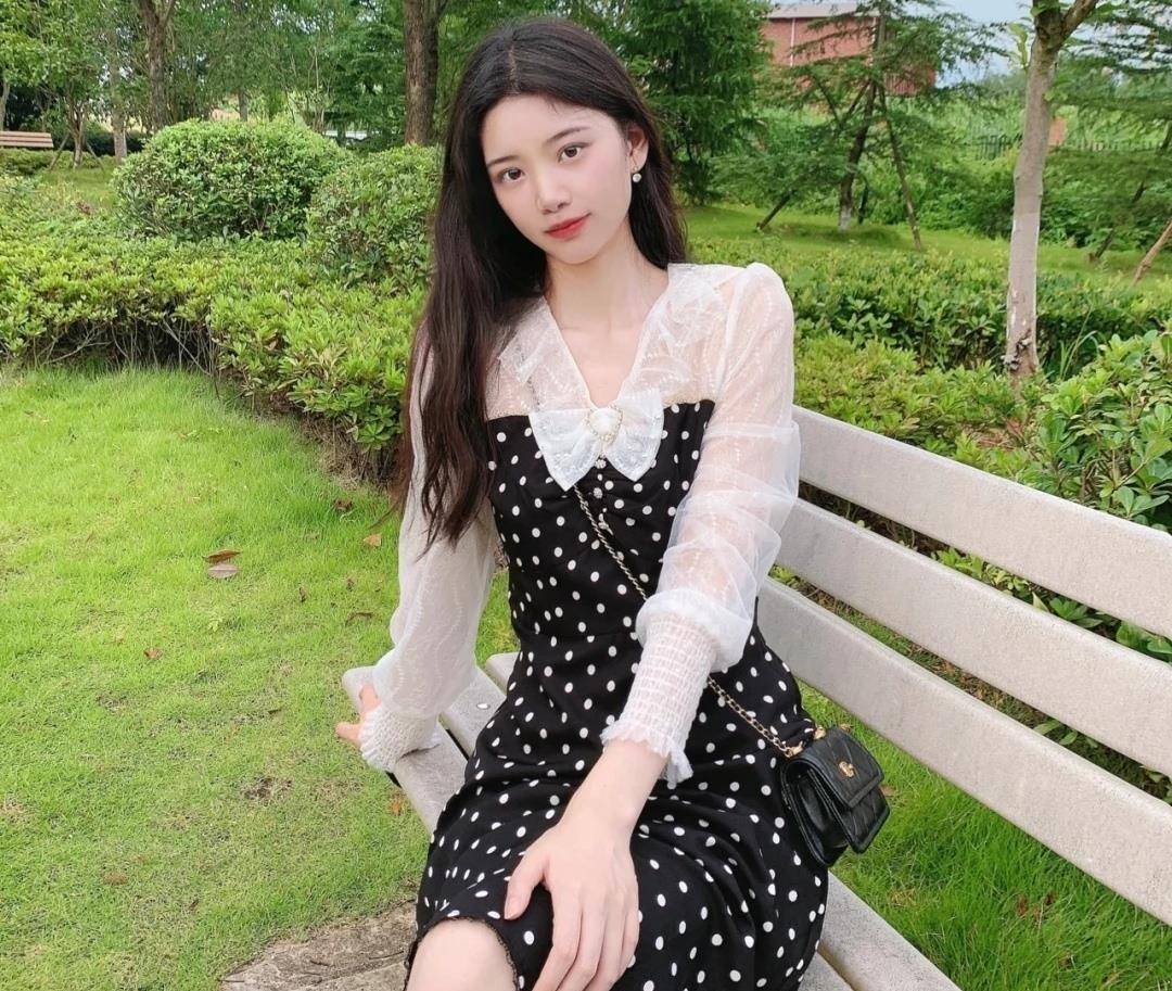 无感|茶艺风斩男穿搭，一字肩甜美，嘴上说着对JK无感，但总会多看两眼