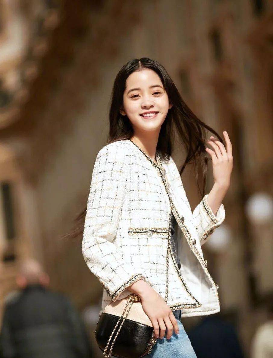 名媛|“小香风”外套火了，关晓彤唐嫣都在穿，时髦气质像名媛