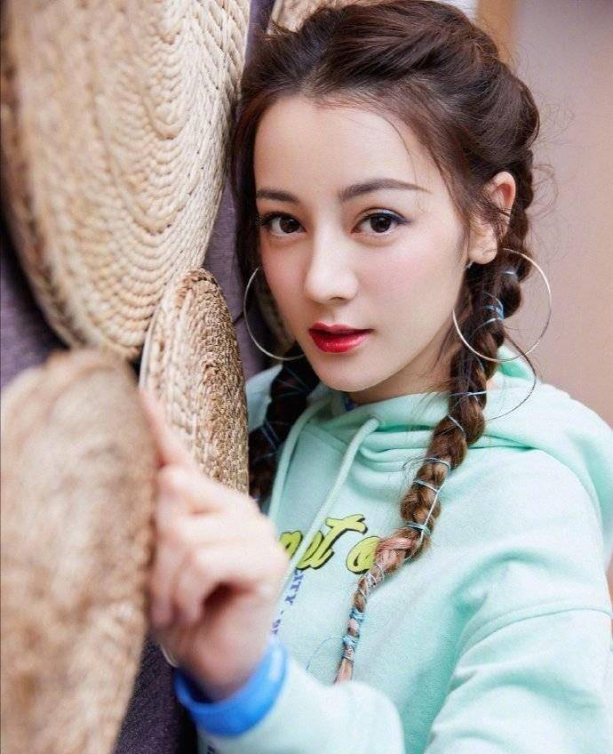 发型|初秋悄悄火了一种发型，甜美可人的麻花辫，提升造型女人味