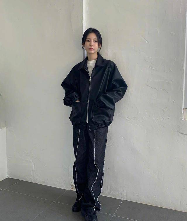 下半身|被这位南韩博主圈粉，“黑白灰”搭配游刃有余，每套都很值得学习