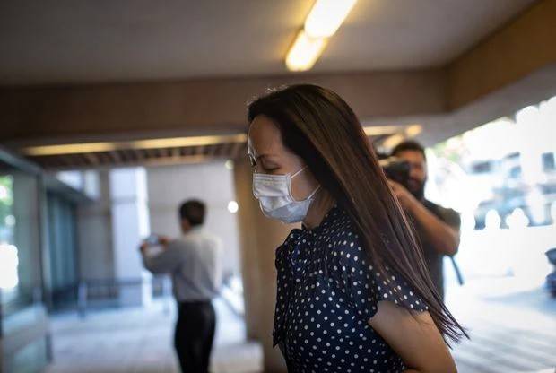 廓形|孟晚舟再次出庭好霸气！穿波点裙终于不翻车，比薄荷绿套装美多了