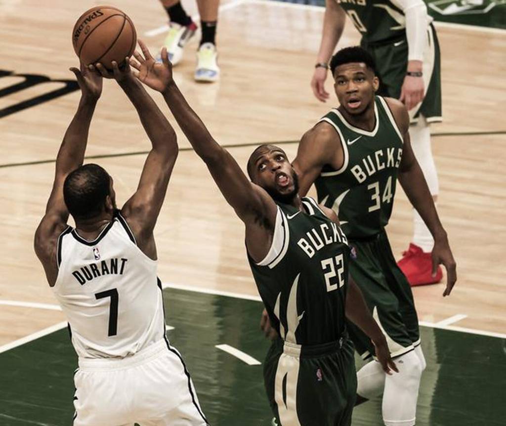 雄鹿不慌不忙！新赛季首发5人名单浮现，球队轻松拥有两套阵容