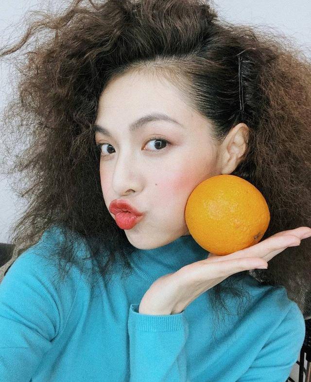 卷发|佟丽娅领衔热门发型“步惊云”烫！连小S三女儿也尝试，戚薇够靓