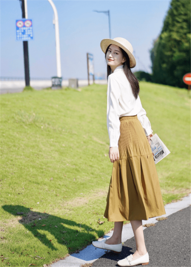 身材|夏天错过就遗憾的“高腰裙”这样穿，显瘦又增高，适合小个子借鉴