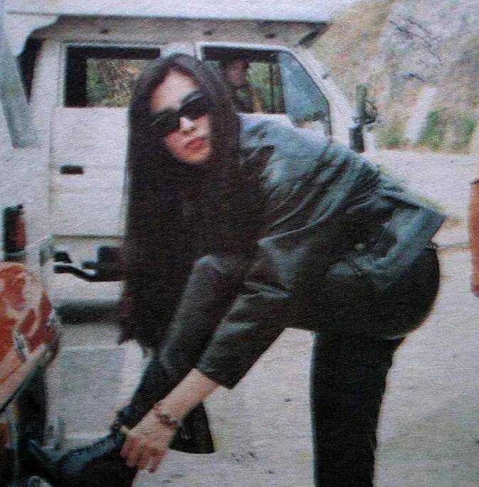 黑色|王祖贤30年前的穿搭怎么样？用香奈儿的话形容她，没人反对吧？
