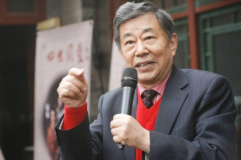 原创老舍儿子舒乙曾在公园陪父亲遗体坐了一整天放弃科研选择文学