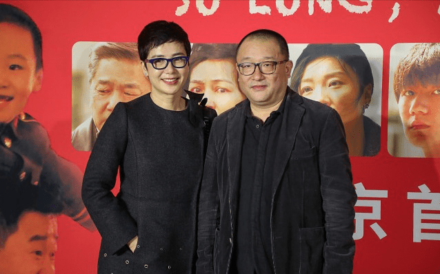 魅力|蒋雯丽虽然只大咏梅4岁,可是看脸差别挺明显,好在穿搭挺提气质