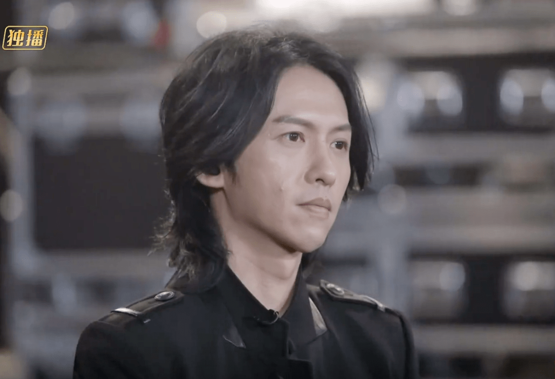 尹正|《披荆斩棘》油腻大赏：化烟熏妆、秀肌肉，还有5个人扎丸子头