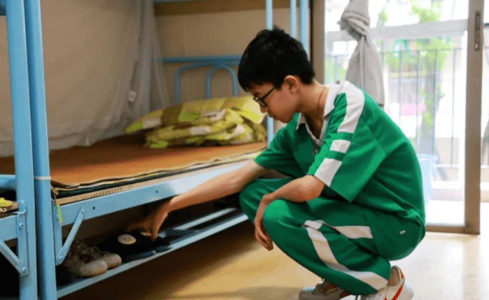 住校和走读哪个多 c1630c87067d49a0be132ca7a11b61b6.png