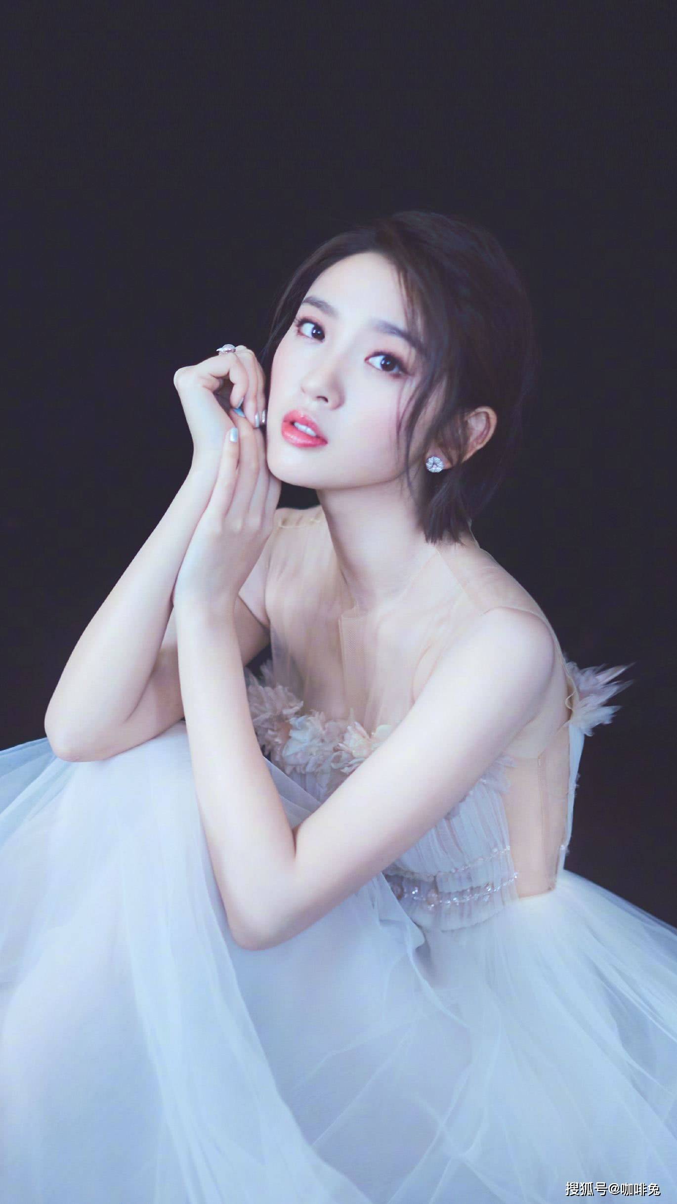 唐艺昕|甜美女星唐艺昕的时尚大片，嫁做人妇后她气质卓越，越发魅力十足