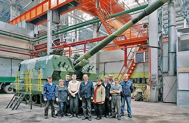 原创俄制2s19大口径加榴炮车间生产线内部照曝光