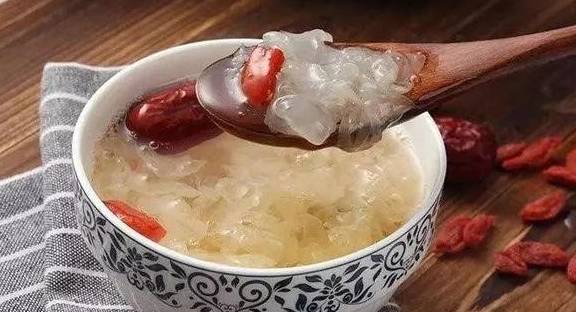 银耳汤可以隔夜加热吗 4d56164d601d4db8bc73c466dd810ccc.jpeg
