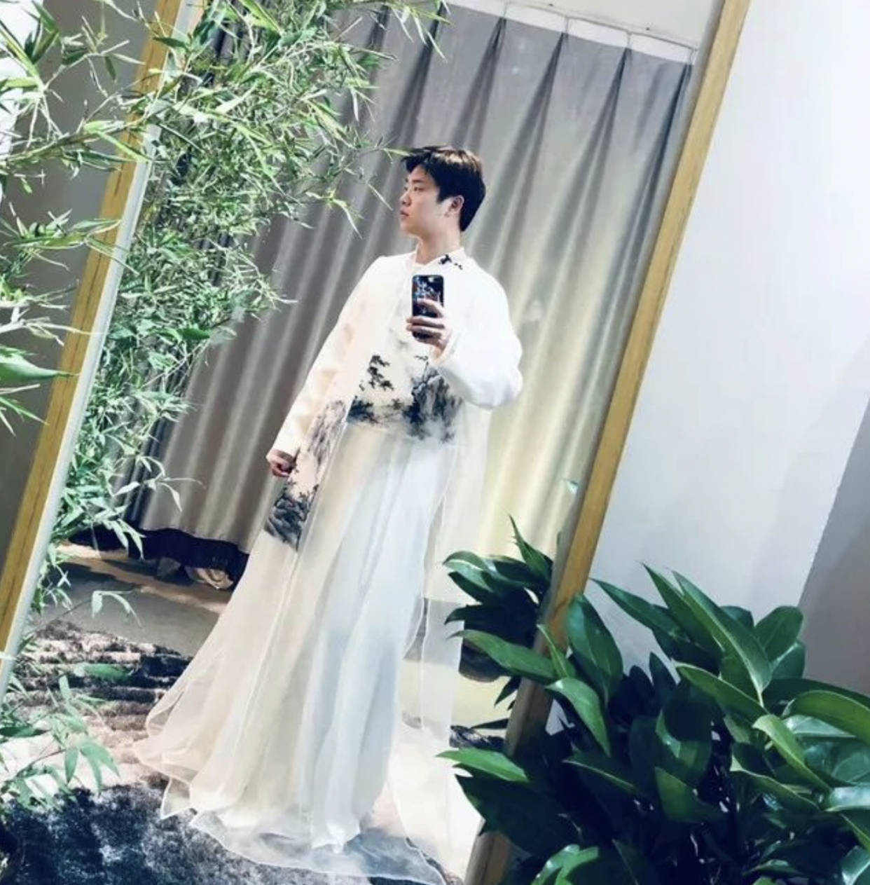 东北|中国风究竟有多美,东北小伙凭刺绣闯进纽约时装周,惊艳了全世界