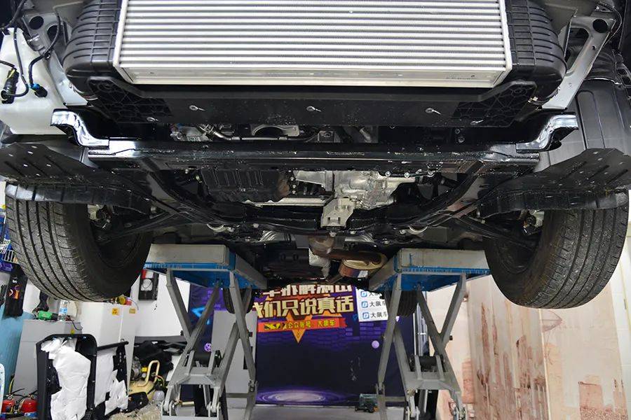 据说要肩比gl8奥德赛看看广汽传祺m8底盘如何